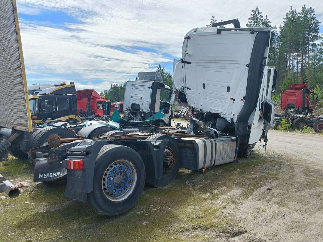 Mercedes Benz Actros 2551 kuva